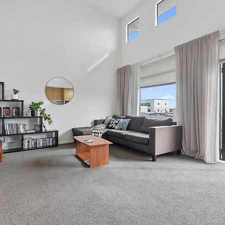 Roomy High-Ceiling Loft Apartment - Free Parking! Окленд Экстерьер фото