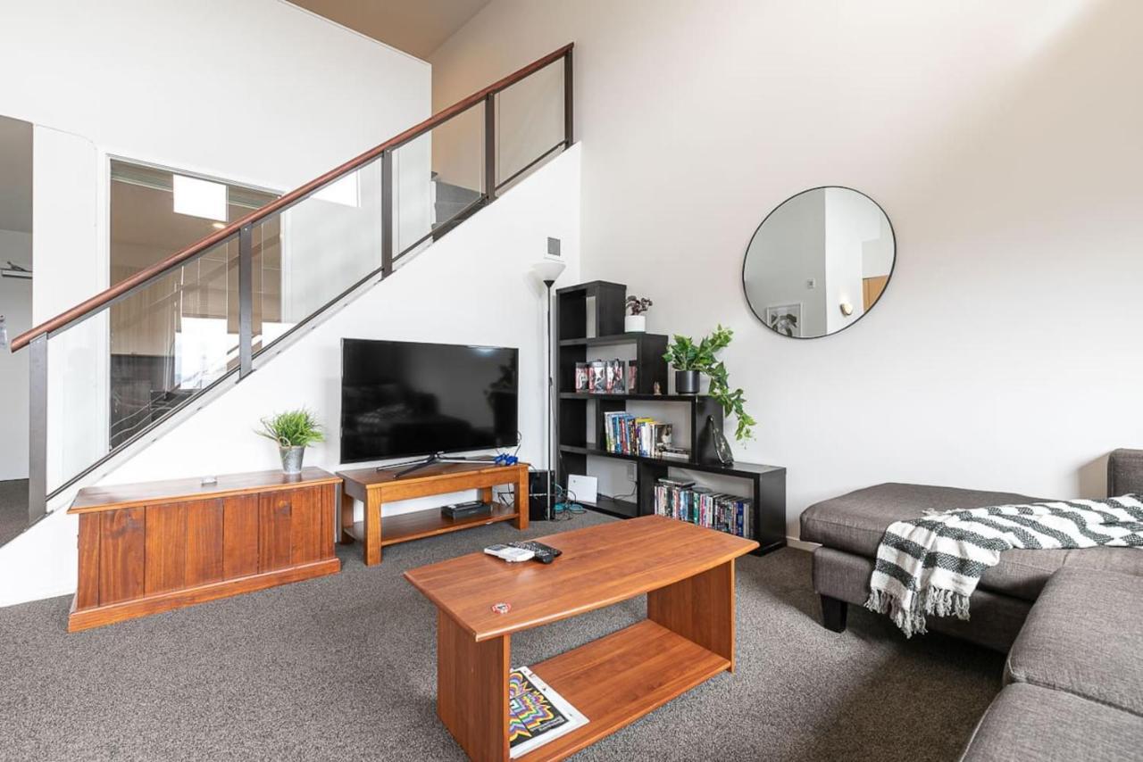 Roomy High-Ceiling Loft Apartment - Free Parking! Окленд Экстерьер фото