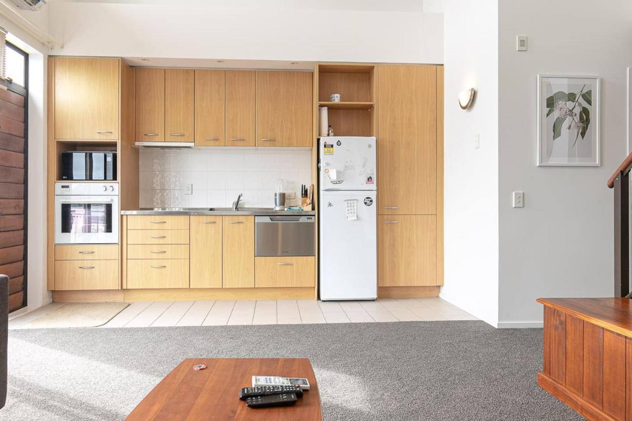 Roomy High-Ceiling Loft Apartment - Free Parking! Окленд Экстерьер фото