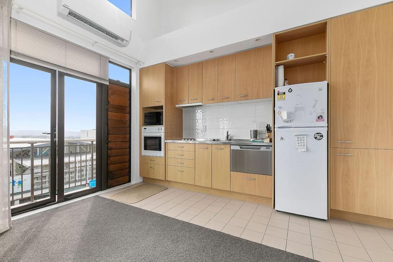 Roomy High-Ceiling Loft Apartment - Free Parking! Окленд Экстерьер фото